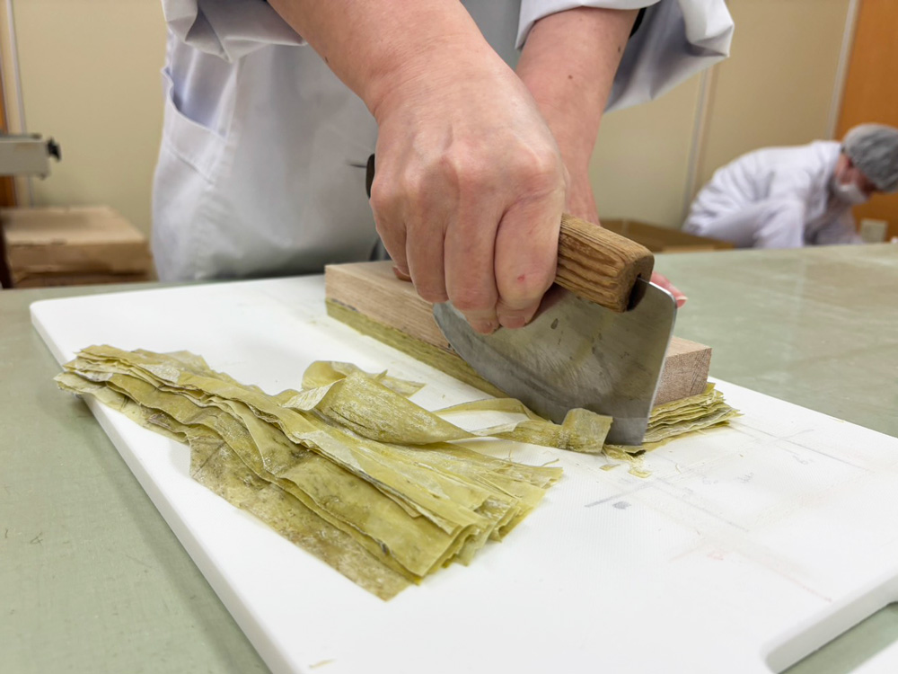 昆布加工工程 バッテラ切り（白板昆布）